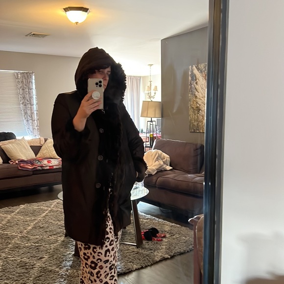 Macy’s fur vault custom designed brown mink 35” from shoulder to past hip area. - Picture 9 of 11